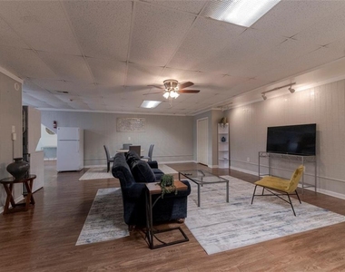 2560 Piney Wood Lane - Photo Thumbnail 5