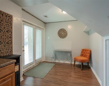 2560 Piney Wood Lane - Photo Thumbnail 3