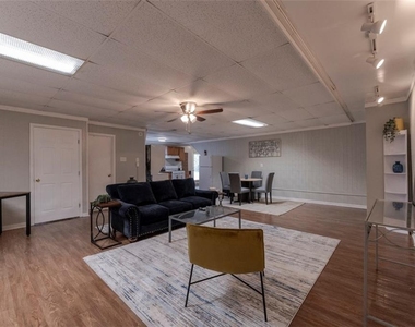 2560 Piney Wood Lane - Photo Thumbnail 6