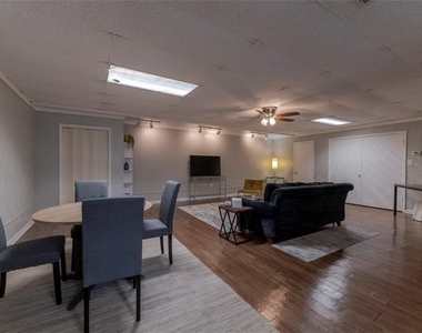 2560 Piney Wood Lane - Photo Thumbnail 8
