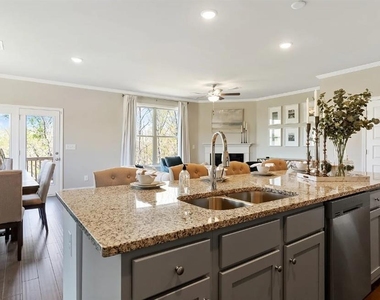 1905 Manor Pointe Drive - Photo Thumbnail 5
