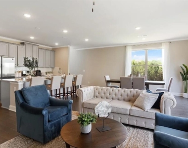 1905 Manor Pointe Drive - Photo Thumbnail 9