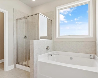 1905 Manor Pointe Drive - Photo Thumbnail 17