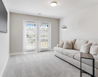 1905 Manor Pointe Drive - Photo Thumbnail 13