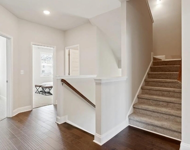 1905 Manor Pointe Drive - Photo Thumbnail 12