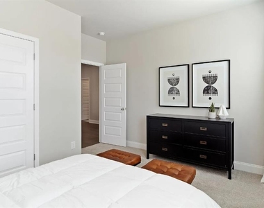 1905 Manor Pointe Drive - Photo Thumbnail 19