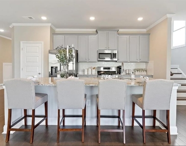 1905 Manor Pointe Drive - Photo Thumbnail 3