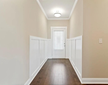 1905 Manor Pointe Drive - Photo Thumbnail 2