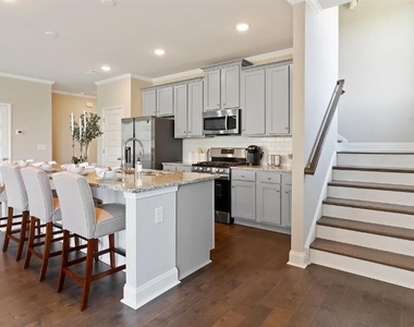 1905 Manor Pointe Drive - Photo Thumbnail 7