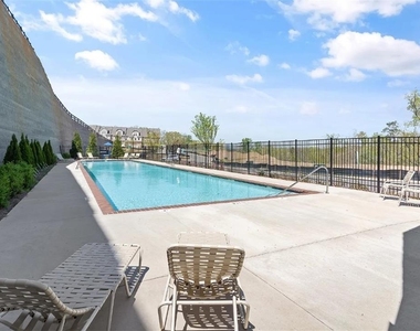 1905 Manor Pointe Drive - Photo Thumbnail 28