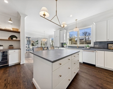 1121 Pin Oak Drive - Photo Thumbnail 4