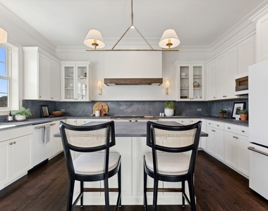 1121 Pin Oak Drive - Photo Thumbnail 5