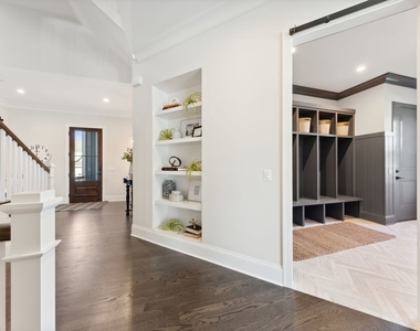 1121 Pin Oak Drive - Photo Thumbnail 11