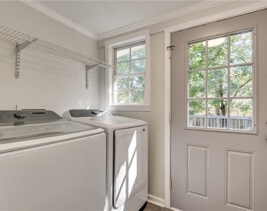 244 Laurel Avenue Sw - Photo Thumbnail 17