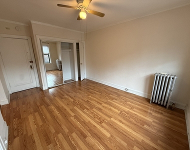 1135 W Lunt Avenue - Photo Thumbnail 2