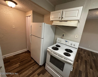 7527 Tampa Avenue - Photo Thumbnail 16