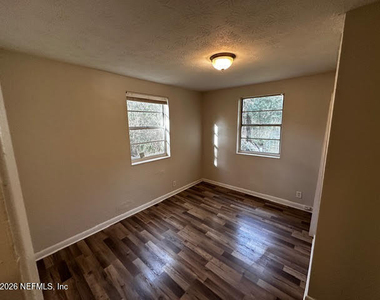 7527 Tampa Avenue - Photo Thumbnail 7