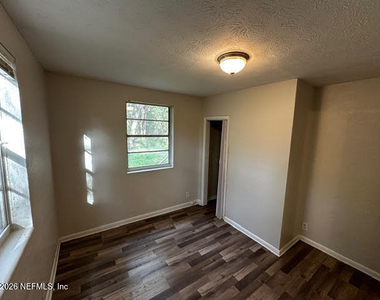 7527 Tampa Avenue - Photo Thumbnail 8