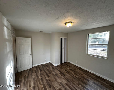 7527 Tampa Avenue - Photo Thumbnail 9