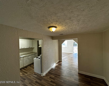 7527 Tampa Avenue - Photo Thumbnail 3