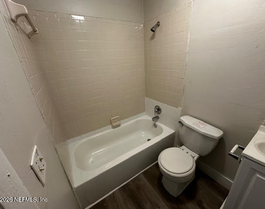 7527 Tampa Avenue - Photo Thumbnail 6