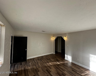7527 Tampa Avenue - Photo Thumbnail 4