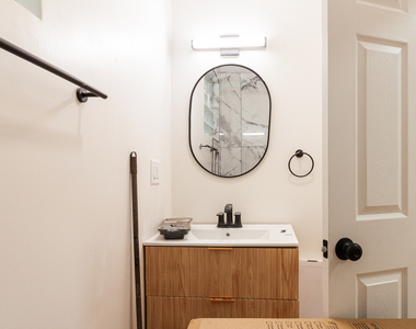 1742 N California Avenue - Photo Thumbnail 6