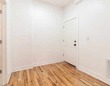 1742 N California Avenue - Photo Thumbnail 4