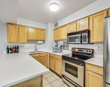 6030 N Sheridan Road - Photo Thumbnail 2