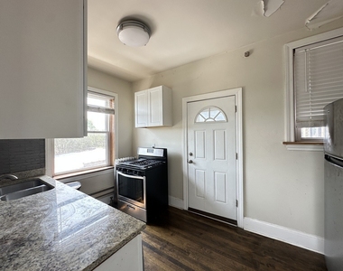 312 Lee Street - Photo Thumbnail 5