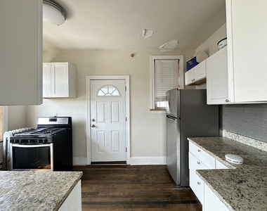 312 Lee Street - Photo Thumbnail 6
