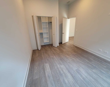 853 N Larrabee Street - Photo Thumbnail 3