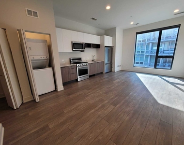 853 N Larrabee Street - Photo Thumbnail 1