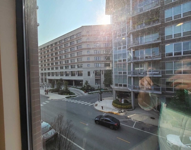 853 N Larrabee Street - Photo Thumbnail 13