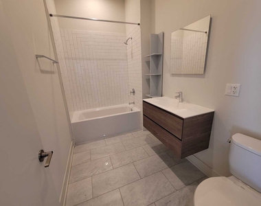 853 N Larrabee Street - Photo Thumbnail 4