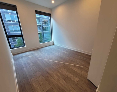 853 N Larrabee Street - Photo Thumbnail 2