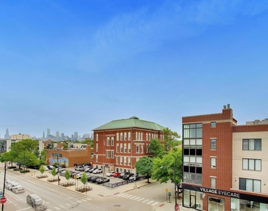 1902 W Division Street - Photo Thumbnail 8