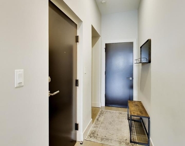 1902 W Division Street - Photo Thumbnail 28