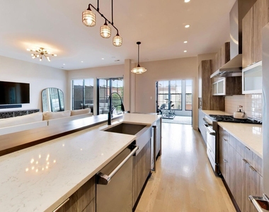 1902 W Division Street - Photo Thumbnail 12