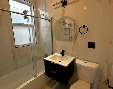 1911 S Ridgeway Avenue - Photo Thumbnail 6