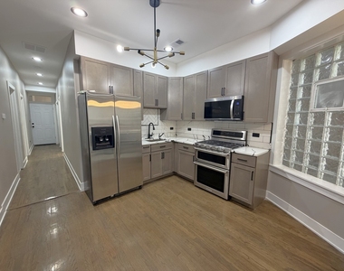1911 S Ridgeway Avenue - Photo Thumbnail 2