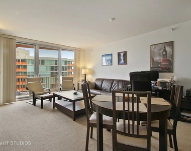807 Davis Street - Photo Thumbnail 3