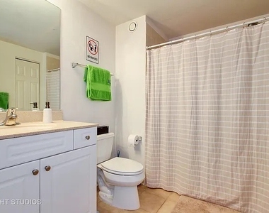 807 Davis Street - Photo Thumbnail 5