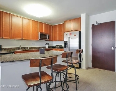 807 Davis Street - Photo Thumbnail 2