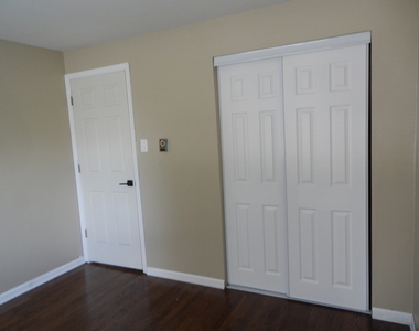 704 W 111th Street - Photo Thumbnail 16
