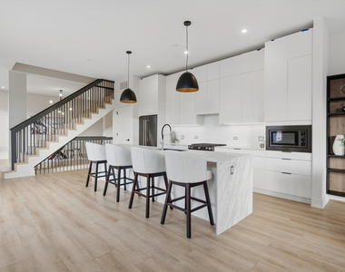 4256 W Belmont Avenue - Photo Thumbnail 3