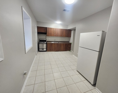 4807 S Wabash Avenue - Photo Thumbnail 2