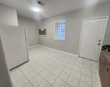 4807 S Wabash Avenue - Photo Thumbnail 1