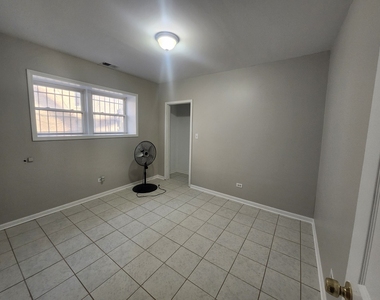 4807 S Wabash Avenue - Photo Thumbnail 4