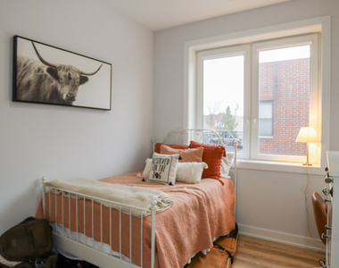 2402 W Carmen Avenue - Photo Thumbnail 7